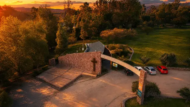 Vista aérea de las instalaciones de Parque de Auco al atardecer
